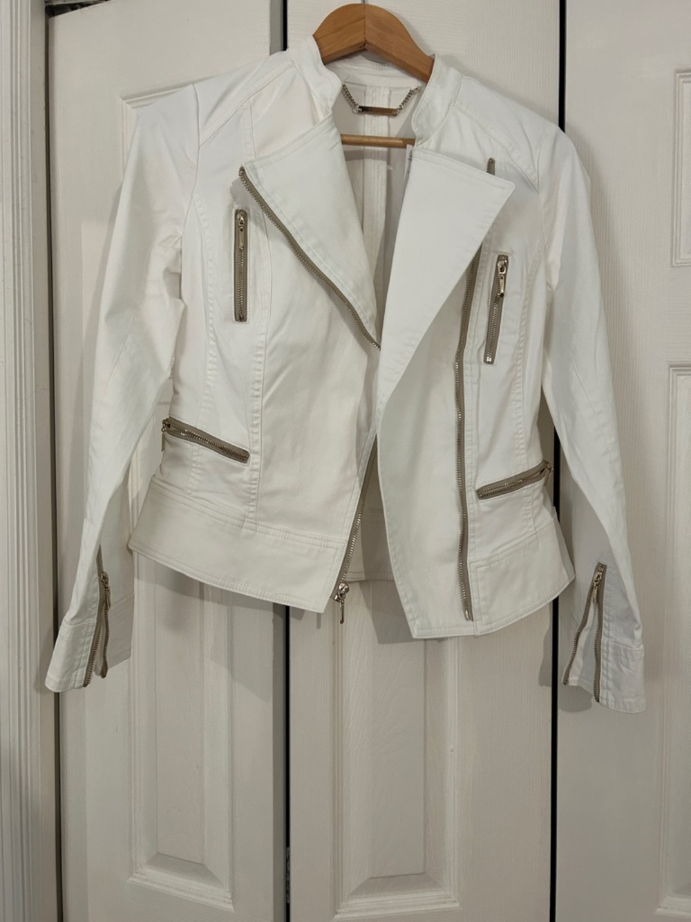 NWT White House Black Market White Moto Jacket with Gold tone Zippers. sz 4